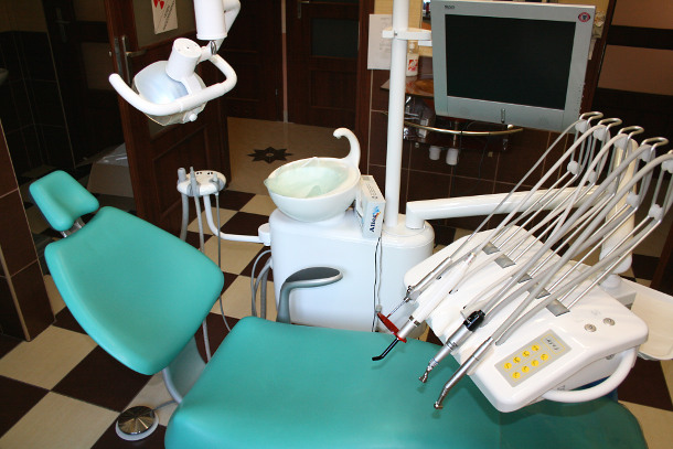 Unit dentystyczny z ekranem LCD